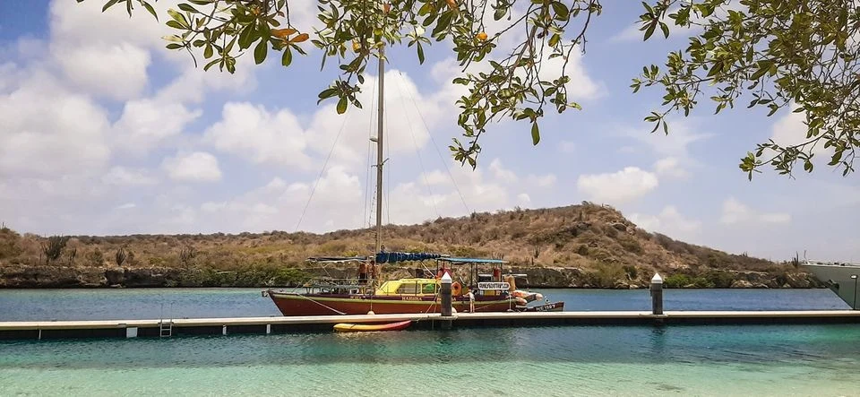 Varen langs Santa Barbara op Curaçao